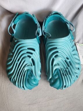 CROCS Men Turquoise Aqua Wave Water Clogs